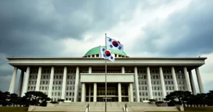 종합특검, '계엄 정당화 메시지' 윤석열·신원식 불구속 기소…재판 8개로
